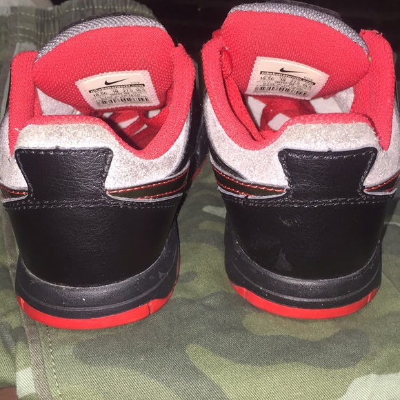 Sorry Now DONATED - Used Nike toddler sneakers -size 10.5 - Picture 3 of 8